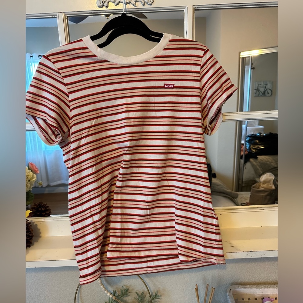Levi’s tee